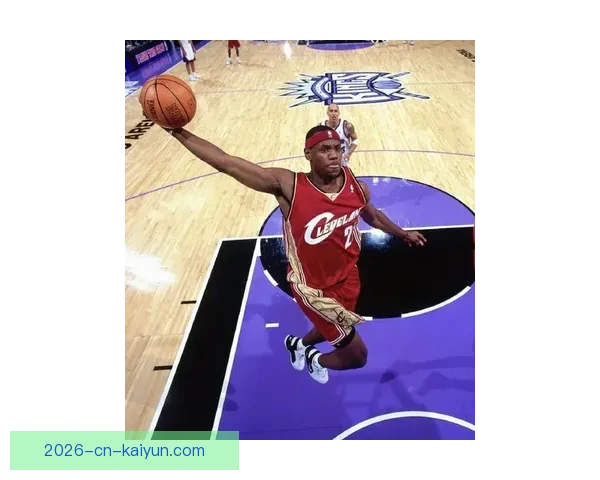 詹姆斯对阵魔术穿上历史出场王纪念球鞋1612数字见证里程碑时刻